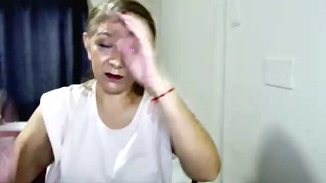 Snapshot of sarethdeivy_ chatting on June 23, 10:41 pm sarethdeivy online show from June 23, 10:41 pm