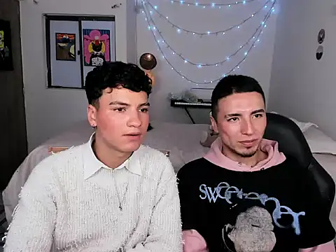Snapshot of sweet_boys_xx chatting on March 21, 8:50 am sweet boys xx online show from March 21, 8:50 am