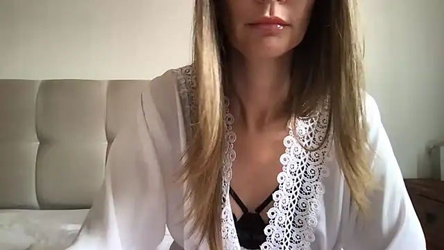 Snapshot of paolajonez chatting on December 5, 2:22 pm paolajonez online show from December 5, 2:22 pm