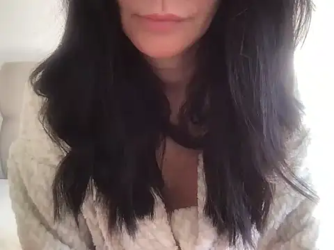 paolajonez online show from July 19, 2:10 pm