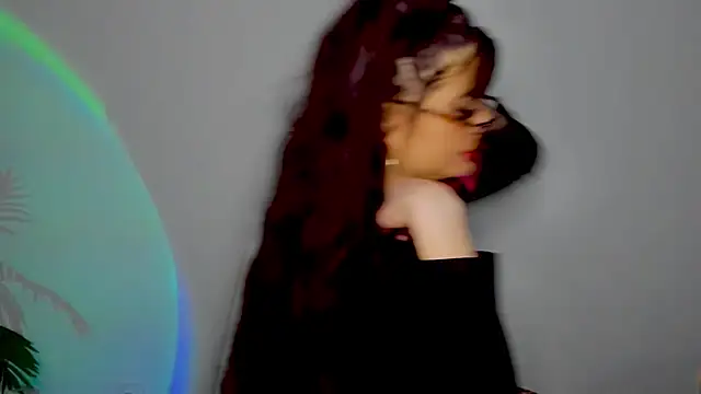 Snapshot of aishahottie chatting on December 4, 1:47 am aishahottie online show from December 4, 1:47 am