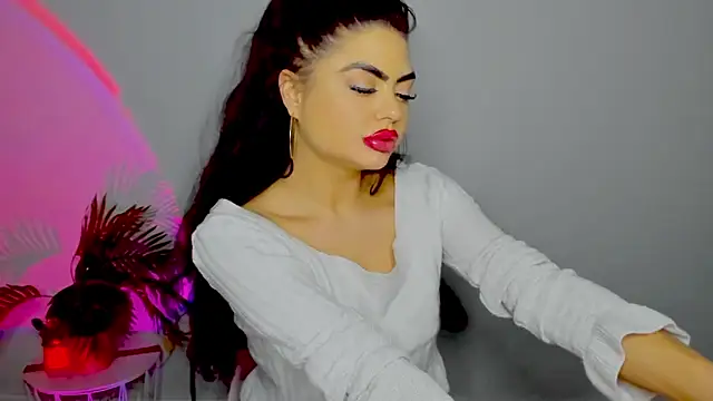 Snapshot of aishahottie chatting on December 7, 1:25 am aishahottie online show from December 7, 1:25 am