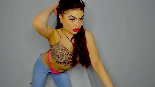 Snapshot of aishahottie chatting on December 11, 2:09 am aishahottie online show from December 11, 2:09 am