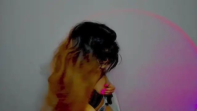 Snapshot of aishahottie chatting on December 11, 11:43 pm aishahottie online show from December 11, 11:43 pm