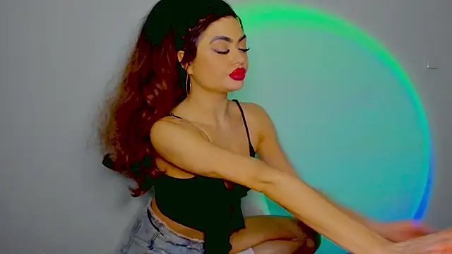 Snapshot of aishahottie chatting on December 12, 5:52 am aishahottie online show from December 12, 5:52 am