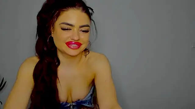 Snapshot of aishahottie chatting on December 23, 2:13 am aishahottie online show from December 23, 2:13 am