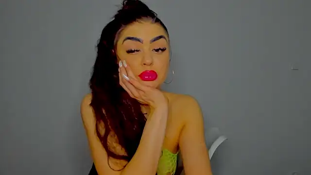 Snapshot of aishahottie chatting on January 4, 3:18 am aishahottie online show from January 4, 3:18 am