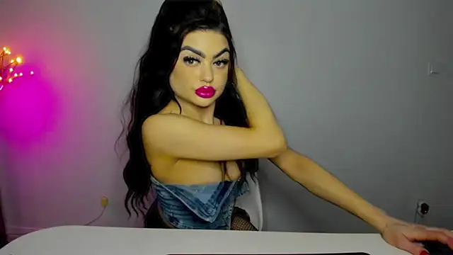 Snapshot of aishahottie chatting on January 29, 11:35 pm aishahottie online show from January 29, 11:35 pm