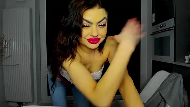 Snapshot of aishahottie chatting on February 11, 2:57 am aishahottie online show from February 11, 2:57 am