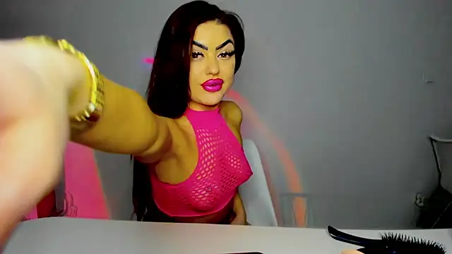 Snapshot of aishahottie chatting on March 14, 1:05 am aishahottie online show from March 14, 1:05 am