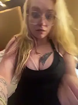 Lalalynn online show from March 5, 1:40 pm