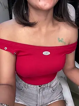 LeisyXO online show from December 6, 10:30 pm