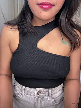 LeisyXO online show from January 31, 9:59 pm