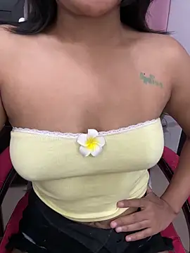 Snapshot of LeisyXO chatting on February 9, 11:09 pm LeisyXO online show from February 9, 11:09 pm