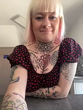 poussichienne online show from March 6, 10:41 am