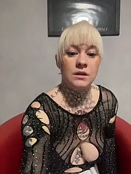 poussichienne online show from March 8, 8:44 am