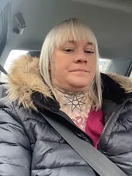 poussichienne online show from February 8, 10:18 am