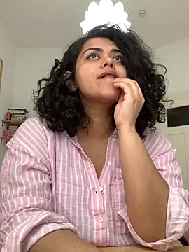 Snapshot of Curvydesifromgermany chatting on October 15, 10:37 am Curvydesifromgermany online show from October 15, 10:37 am