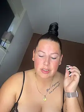 Snapshot of xlinastarrx chatting on May 8, 4:51 am xlinastarrx online show from May 8, 4:51 am