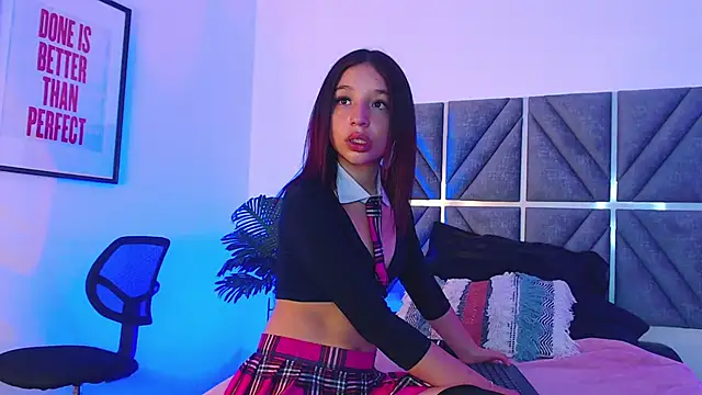 Laura Dicardy online show from November 19, 7:25 pm