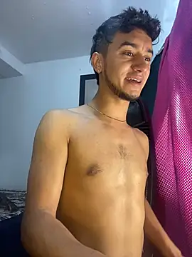 Snapshot of Kevin_Torres chatting on December 6, 8:40 pm Kevin Torres online show from December 6, 8:40 pm