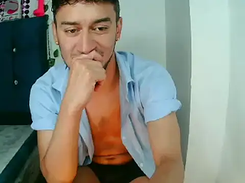 Snapshot of Kevin_Torres chatting on December 14, 9:13 pm Kevin Torres online show from December 14, 9:13 pm