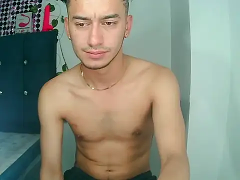 Snapshot of Kevin_Torres chatting on December 19, 4:24 pm Kevin Torres online show from December 19, 4:24 pm