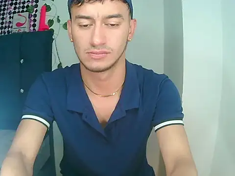 Snapshot of Kevin_Torres chatting on December 19, 8:23 pm Kevin Torres online show from December 19, 8:23 pm