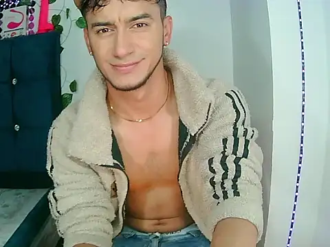 Snapshot of Kevin_Torres chatting on December 28, 9:19 pm Kevin Torres online show from December 28, 9:19 pm