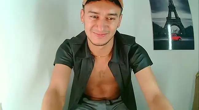 Snapshot of Kevin_Torres chatting on January 21, 4:32 am Kevin Torres online show from January 21, 4:32 am