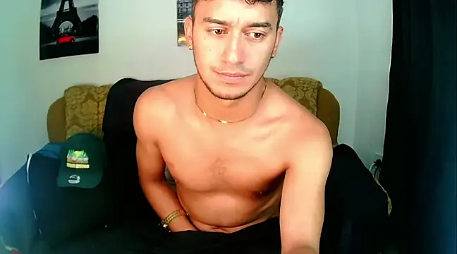 Snapshot of Kevin_Torres chatting on January 25, 5:51 am Kevin Torres online show from January 25, 5:51 am