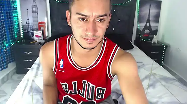 Snapshot of Kevin_Torres chatting on February 23, 8:00 pm Kevin Torres online show from February 23, 8:00 pm