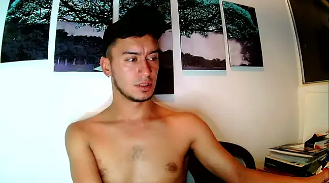 Snapshot of Kevin_Torres chatting on February 25, 12:25 am Kevin Torres online show from February 25, 12:25 am