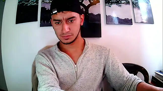 Snapshot of Kevin_Torres chatting on February 26, 5:39 pm Kevin Torres online show from February 26, 5:39 pm