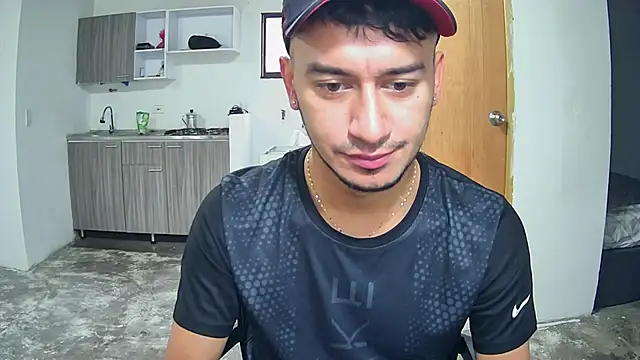 Snapshot of Kevin_Torres chatting on October 21, 9:26 pm Kevin Torres online show from October 21, 9:26 pm