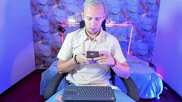 Snapshot of Damon_Bakert chatting on June 16, 1:25 pm Damon Bakert online show from June 16, 1:25 pm