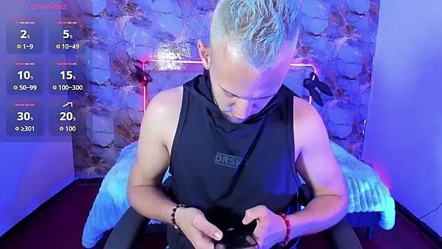 Snapshot of Damon_Bakert chatting on July 10, 2:52 pm Damon Bakert online show from July 10, 2:52 pm