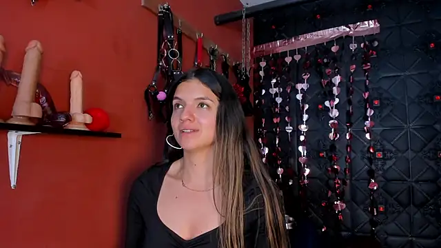 annavi  online show from February 14, 7:10 pm