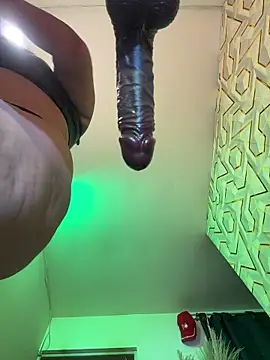 Snapshot of lenny_boobs chatting on May 31, 7:37 pm lenny boobs online show from May 31, 7:37 pm
