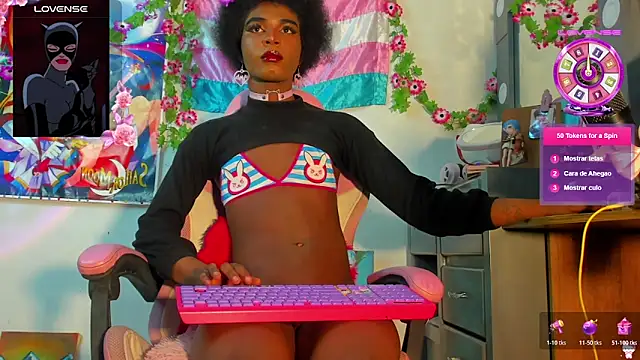 Snapshot of Effy_Marinn chatting on October 28, 8:29 am Effy Marinn online show from October 28, 8:29 am