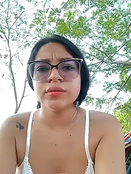 -VICKKY online show from February 6, 8:02 pm