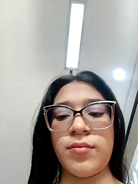 -VICKKY online show from February 26, 9:16 pm