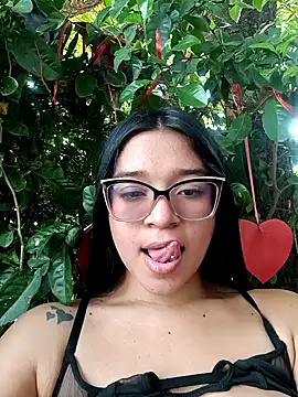 -VICKKY online show from March 3, 7:17 pm