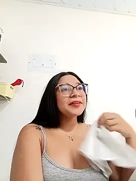 -VICKKY online show from September 13, 1:44 pm