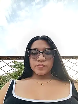 -VICKKY online show from November 23, 9:25 pm