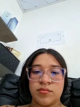 -VICKKY online show from February 18, 7:21 pm