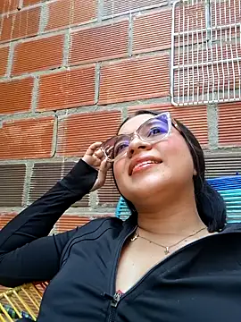 -VICKKY online show from March 2, 7:10 pm