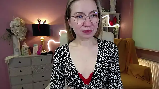 Snapshot of Mia_Tasty chatting on December 21, 11:44 am Mia Tasty online show from December 21, 11:44 am