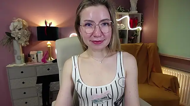 Snapshot of Mia_Tasty chatting on December 23, 12:19 pm Mia Tasty online show from December 23, 12:19 pm