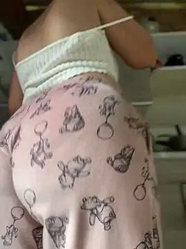 Snapshot of Emiily_lee chatting on February 10, 4:25 pm Emiily lee online show from February 10, 4:25 pm